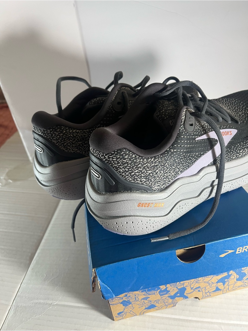 Brooks goes Max 2 woman’s size 10 like new - Picture 6 of 16